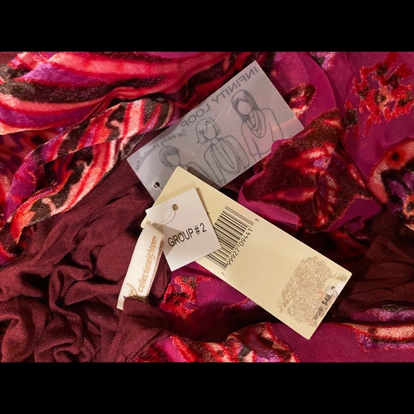 Collections Eighteen Infinity Loop Scarf - Picture 9 of 9